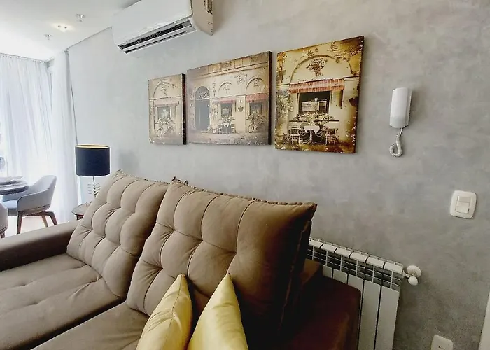 Pet friendly Burg 102 Apto Duas Quadras Da Rua Coberta Gramado