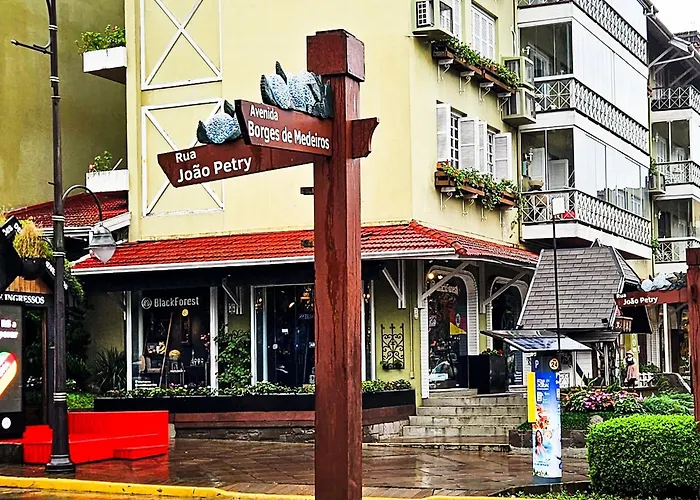Pet friendly Saint Moritz 204 A 2 Quadras Da Rua Coberta Apartment Gramado